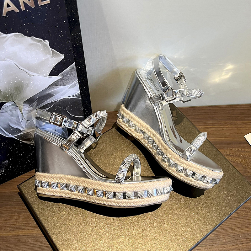 2025-summer-new-wedge-heel-sandals-for-women-thick-sole-height-increasing-open-toe-rivet-slides-fashion-trendy-shoes 2025 Summer New Wedge Heel Sandals for Women Thick Sole Height Increasing Open Toe Rivet Slides Fashion Trendy Shoes