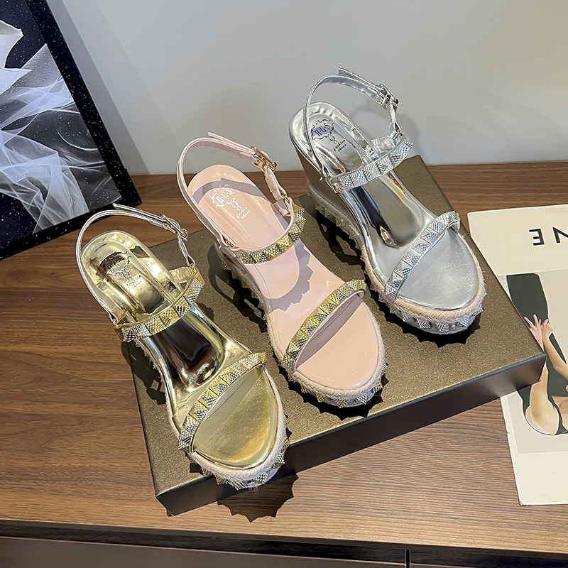 2025-summer-new-wedge-heel-sandals-for-women-thick-sole-height-increasing-open-toe-rivet-slides-fashion-trendy-shoes_1 2025 Summer New Wedge Heel Sandals for Women Thick Sole Height Increasing Open Toe Rivet Slides Fashion Trendy Shoes