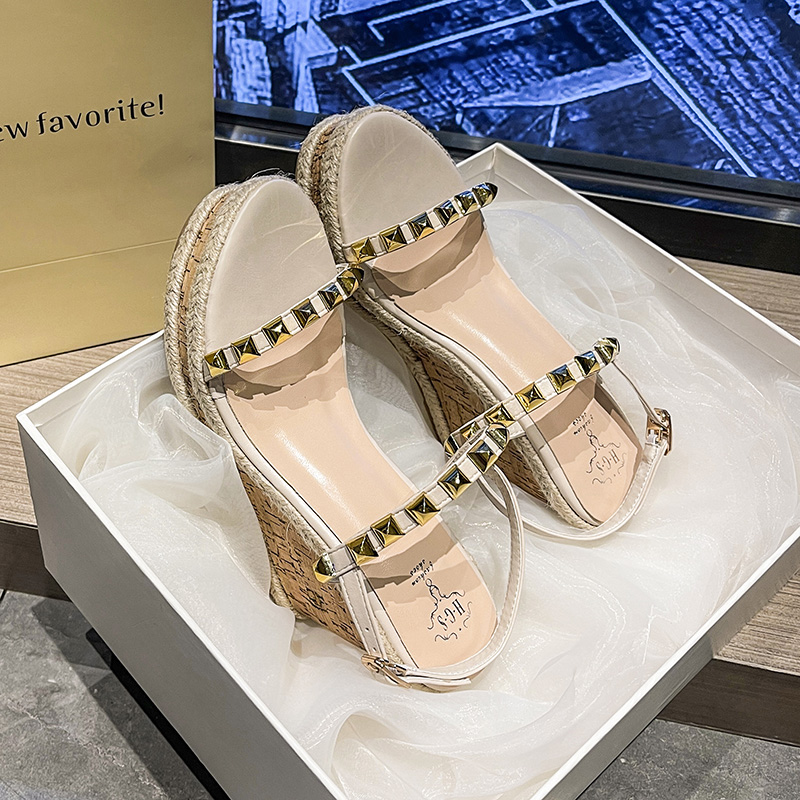 womens-platform-wedge-sandals-2025-summer-new-thick-sole-strappy-rivet-roman-sandals_2 Women's Platform Wedge Sandals 2025 Summer New Thick Sole Strappy Rivet Roman Sandals